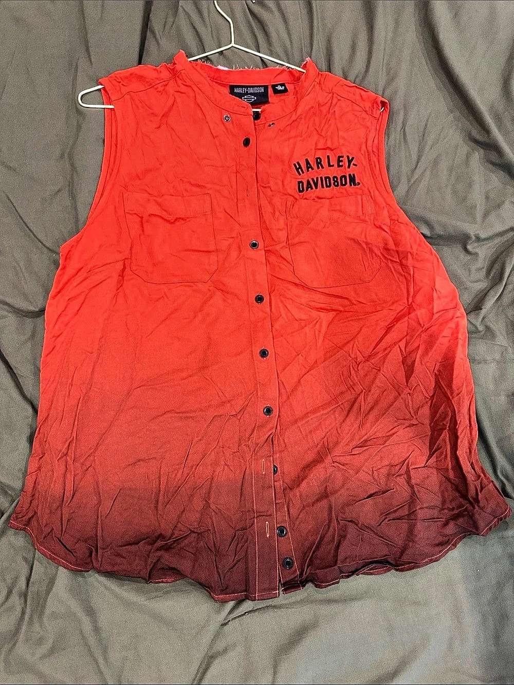 Harley-Davidson Sleeveless Button Down in Red & Black XL